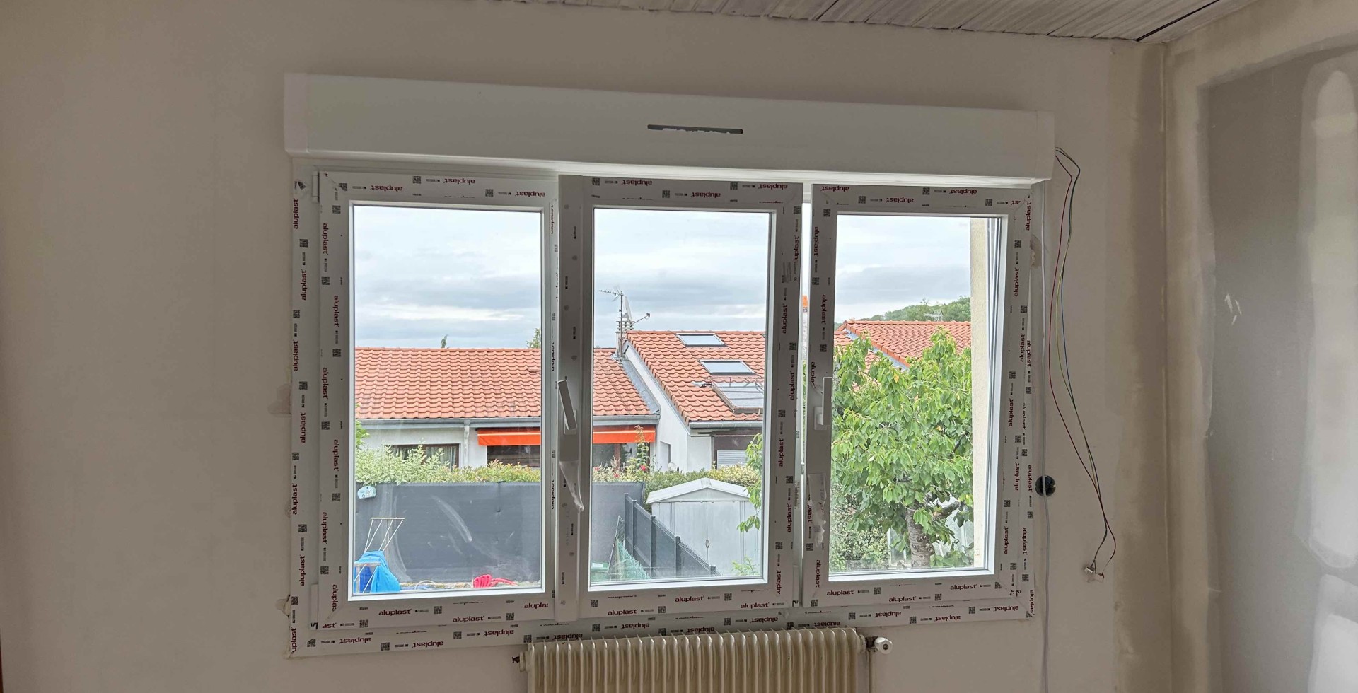 maison-renovee-ite-menuiseries-pvc-volets-thermiques