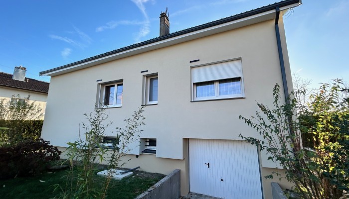 Maison rénovée avec une étiquette énergétique passant de F à A